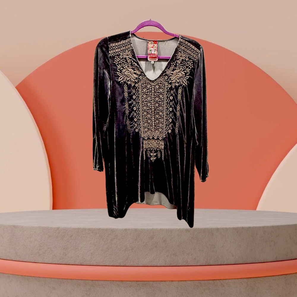 Purple/gray Johnny Was velvet top. Size M.